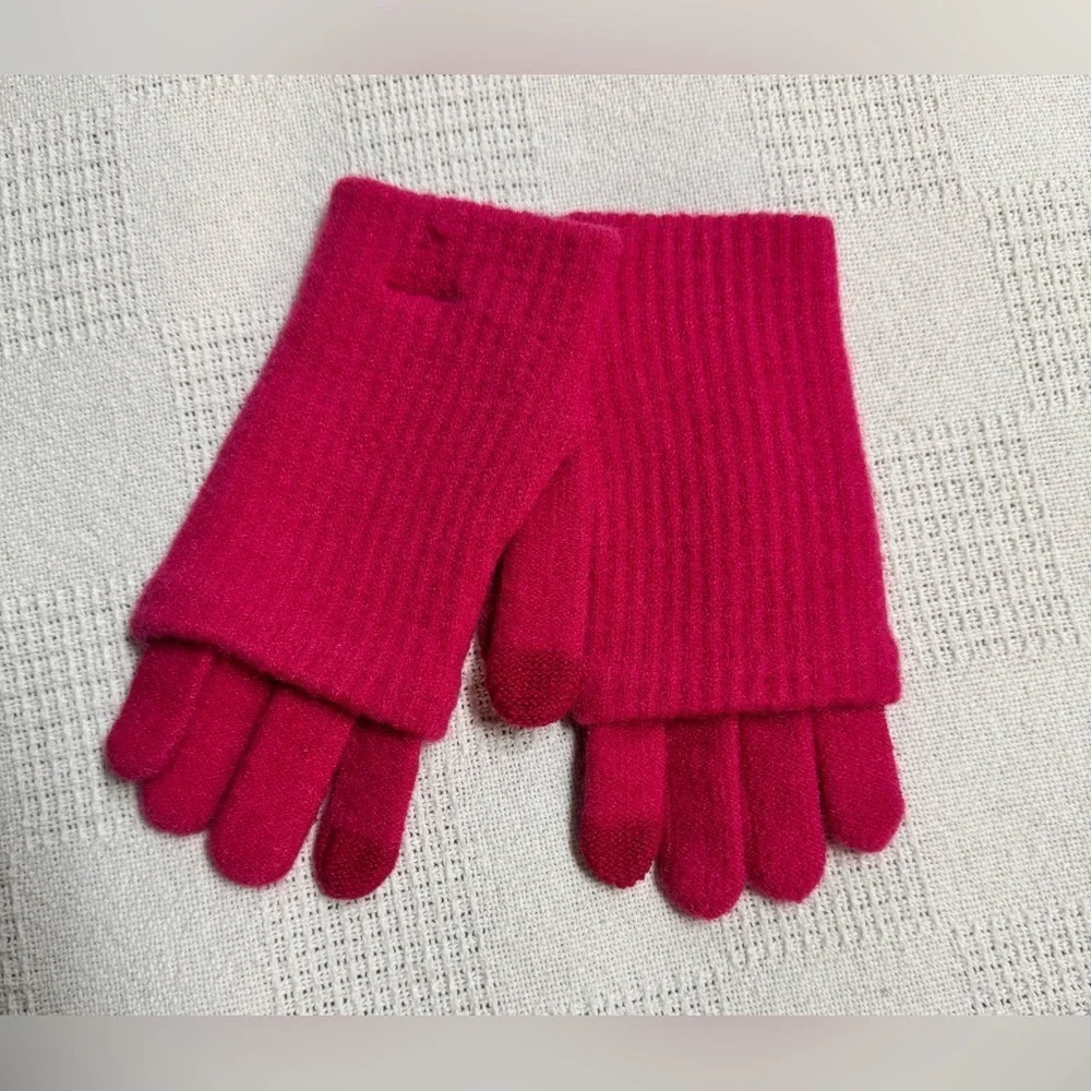 Steve Madden Fuchsia Knit Gloves
